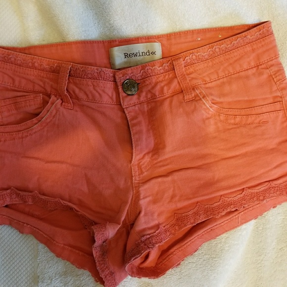 Pretty peach shorts - Picture 1 of 3